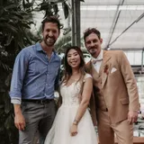 Zufriedenes Hochzeitspaar nach exklusiver Feier mit DJ und Live Percussion in Köln